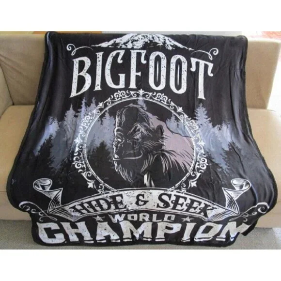 New Big Foot Sasquatch Plush Fleece Throw Gift Blanket Sherpa Hide & Seek Champ - Picture 2 of 4